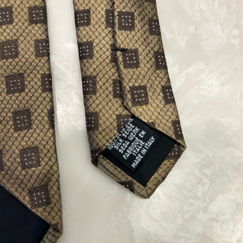 Elegant Gold and Black Hugo Boss Silk Men's Tie, Made in Italy, 3.25” X 56” long - Picture 10 of 12